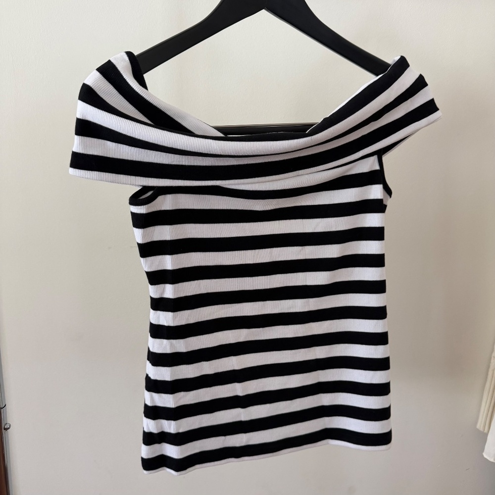Like New! Off the Shoulder Top